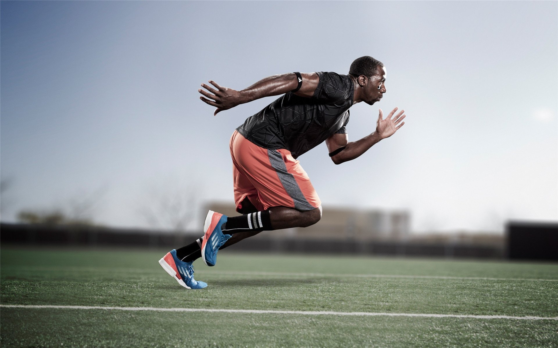 赛道与绿茵，当F1争冠焦点战遇上多特蒙德击溃尼日利亚