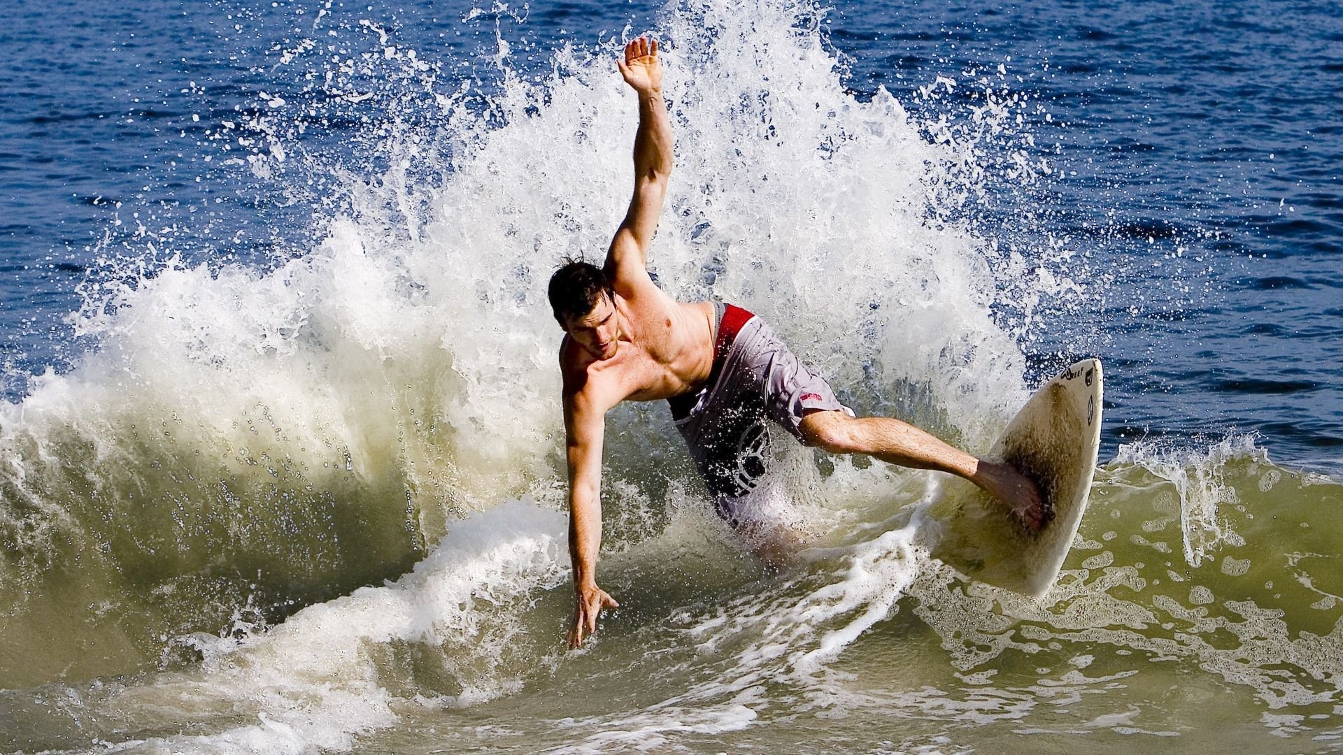 季后赛抢七焦点战,新疆队制霸湖人,改写篮球史的一夜